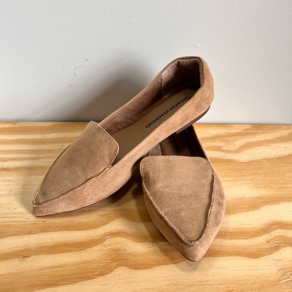 Amazon Essentials Tan Beige‎ Suede Leather Women’s Flats 7 - Picture 1 of 9